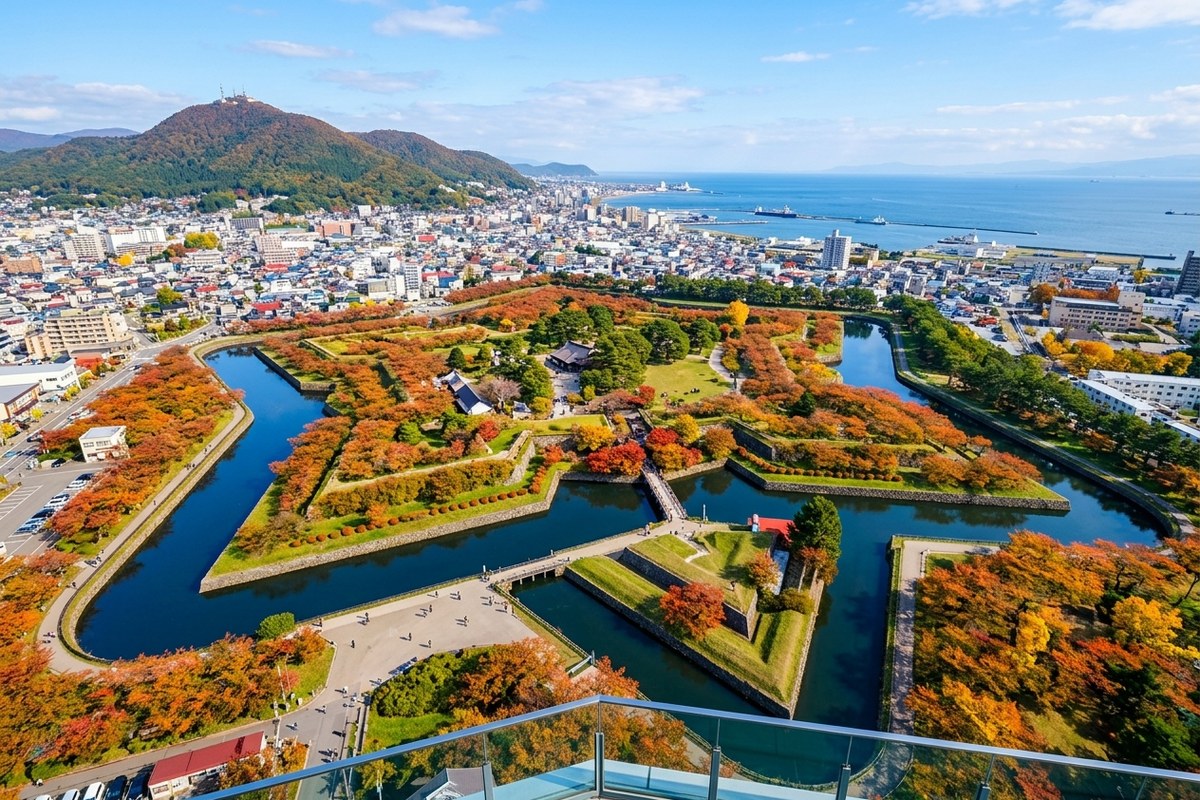 五稜郭タワーから見下ろす星形の五稜郭公園(函館のイメージ)